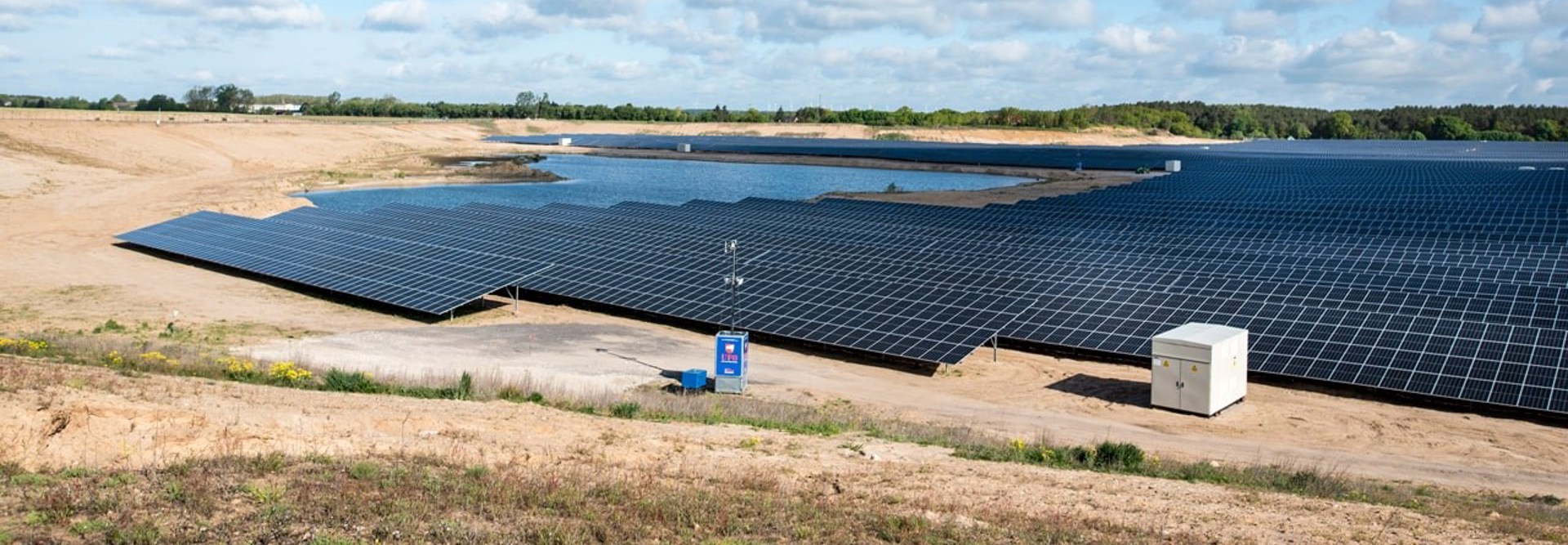 Mobiler Kameraturm Zur Ueberwachung Am Rand Des Solarparks In Ganzlin